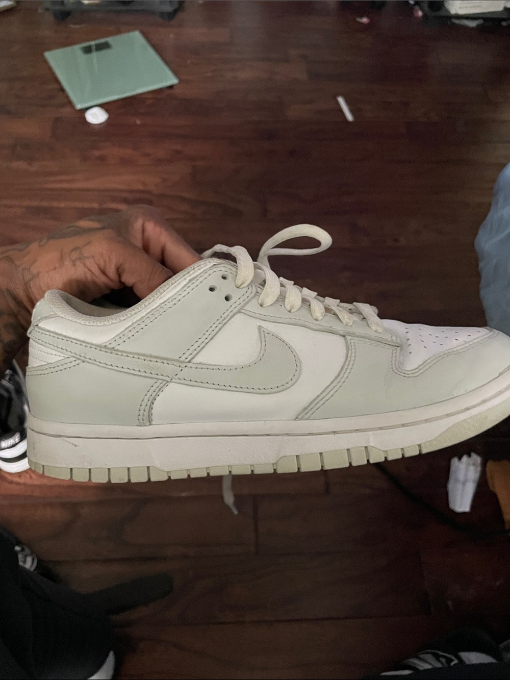 Nike Low-Top Sneaker in Off-White/Cream